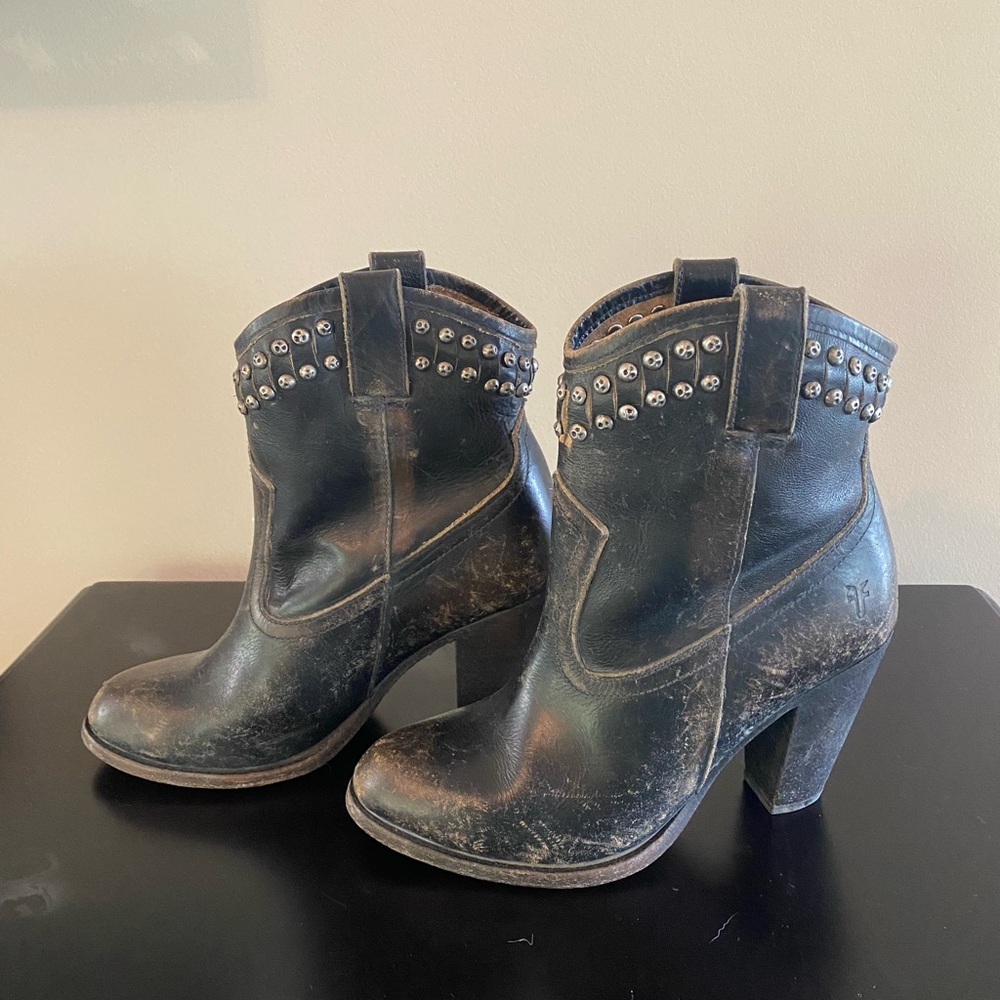 Frye women’s Jenny distressed black booties